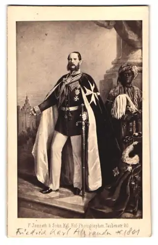 Fotografie Prinz Carl von Preussen in Paradeuniform nebst afrikanischem Diener