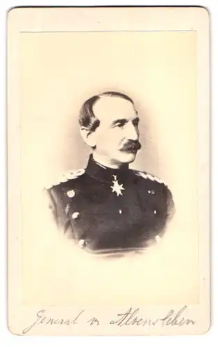 Fotografie Portrait General von Alvensleben II. in Uniform mit Orden