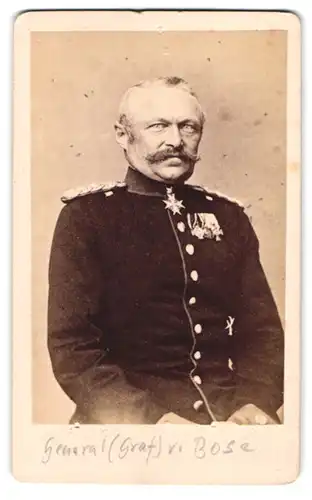 Fotografie General Graf von Bose in Uniform mit Ordenspange