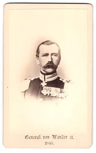 Fotografie Portrait General von Herder II. in Garde-Uniform mit Ordenspange