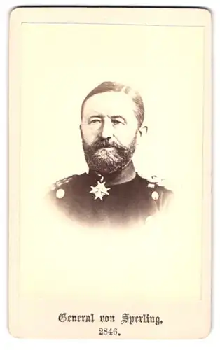 Fotografie Portrait General von Sperling in Uniform mit Orden