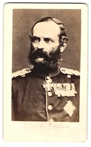Fotografie Portrait General der Kavallerie Friedrich Alexander von Bismarck-Bohlen in Uniform mit Ordenspange