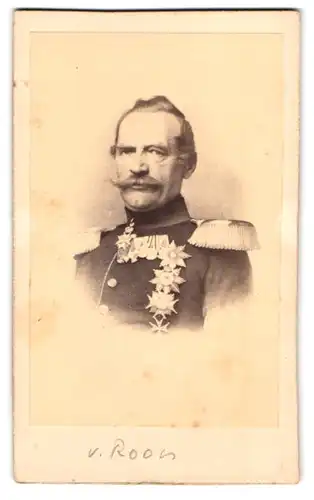 Fotografie Portrait Generalfeldmarschall Albrecht von Roon in Pardeuniform mit Orden
