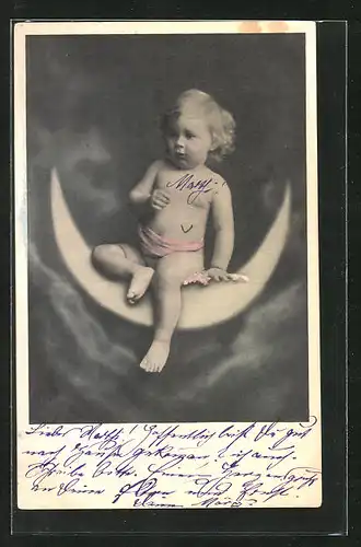 AK Kleines Mädchen mit rosa Tuch auf dem Mond