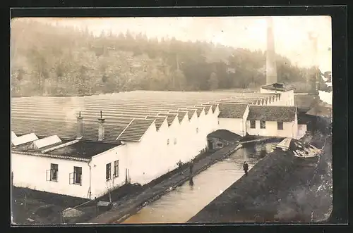 AK Chroustovice, Blick auf eine Fabrik