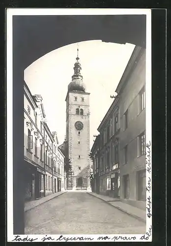 AK Freiberg /Sudetengau, Strassenpartie mit Kirchblick