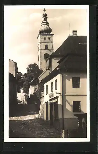 AK Freiberg /Sudetengau, Strasse bei der Kirche