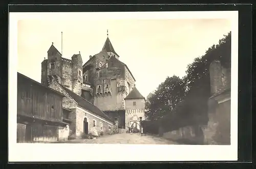 AK Nedvedice, Hrad Pernstýn, Innenhof mit Blick auf Burg