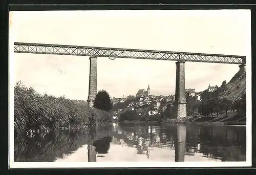 AK Znaim /Znojmo, Eisenbahnbrücke über der Thaya
