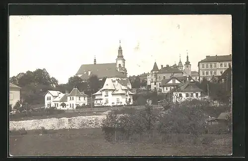 AK Usti nad Orl., Teilansicht mit Villen und Kirche