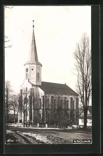 AK Krouna, Kostel, Strassenpartie an der Kirche