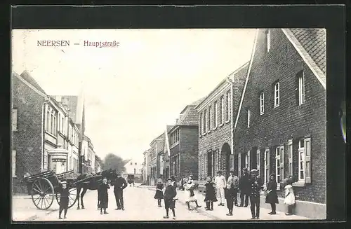 AK Neersen, Hauptstrasse mit Litfasssäule und Pferdewagen