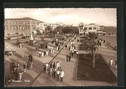 AK Viareggio, Viale, belebte Flaniermeile