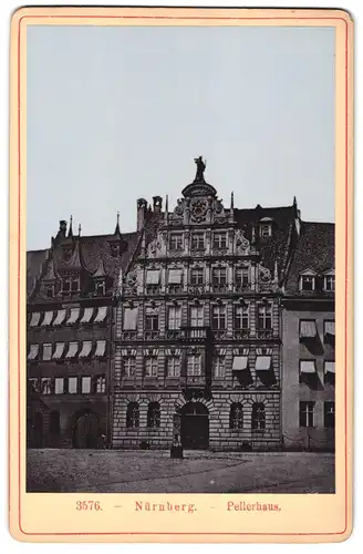 Fotografie Ernst Roepke, Wiesbaden, Ansicht Nürnberg, Pellerhaus mit Vorplatz