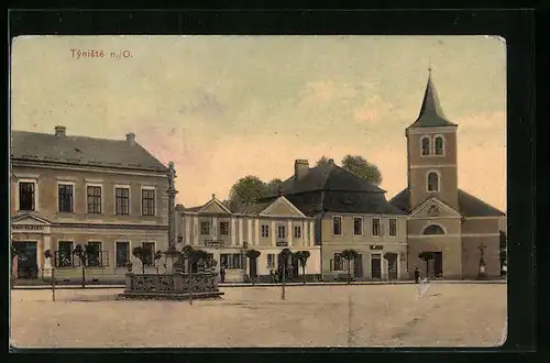 AK Tyniste n. O., Strassenpartie mit Kirche und Denkmal