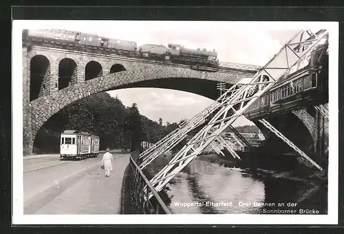 AK Wuppertal-Elberfeld, Schwebebahn und Strassenbahn an der Sonnborner Brücke