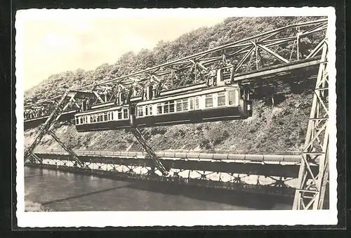 AK Wuppertal, Strasse neben der Schwebebahn