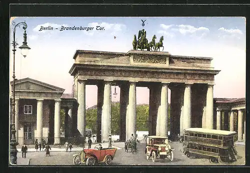 AK Berlin, Brandenburger Tor mit Bus und Autos