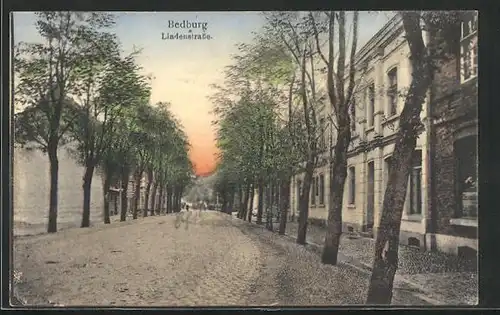 AK Bedburg, Lindenstrasse mit Bäumen