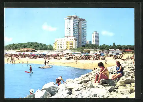 AK Milano Marittima, Wolkenkratzer und Strand