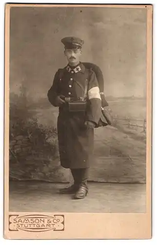 Fotografie Samson & Co., Stuttgart, Königsstrasse 60, Rot Kreuz Sanitäter in Uniform, Red Cross