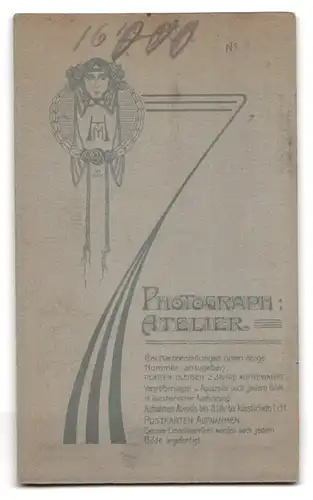 Fotografie Photograph. Atelier, Potsdam, Brandenburgerstrasse 30, Junge in Matrosenuniform mit Mützenband S. M. S. Iltis