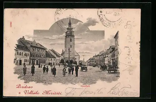 AK Velké Mezirící, Passanten auf Marktplatz mit Blick auf Kirche