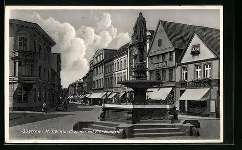 AK Güstrow i. M., Pferdemarkt mit Geschäften und Borwin-Brunnen