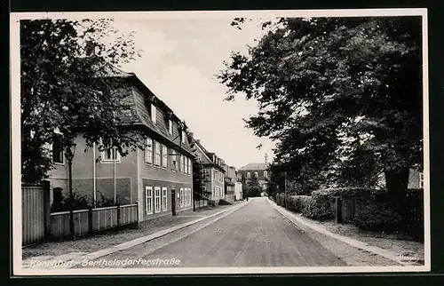 AK Herrnhut, Berthelsdorferstrasse mit Bäumen