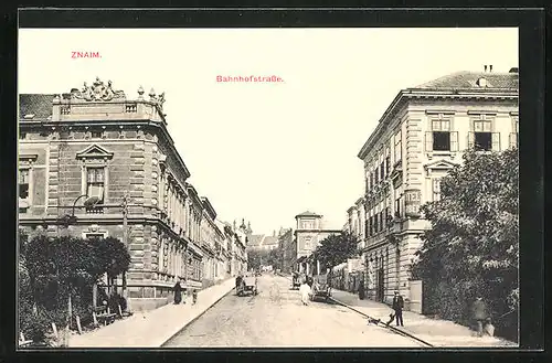 AK Znaim, Bahnhofstrasse gegen Kirche