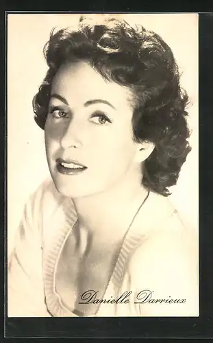 AK Schauspielerin Danielle Darrieux in dem Film Rot und Schwarz