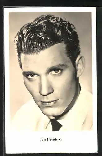 AK Schauspieler Jan Hendriks mit ernstem Blick