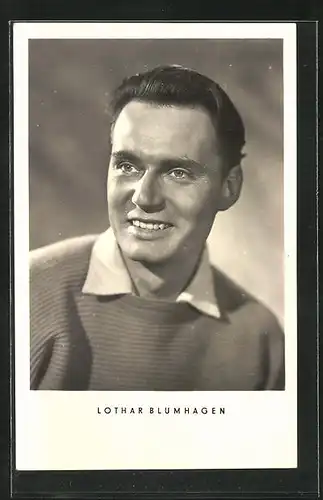 AK Schauspieler Lothar Blumhagen mit freundlichem Lächeln