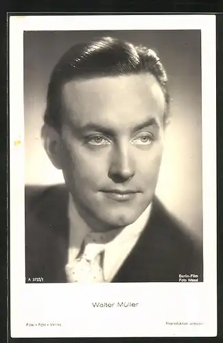 AK Schauspieler Walter Müller mit fragendem Blick