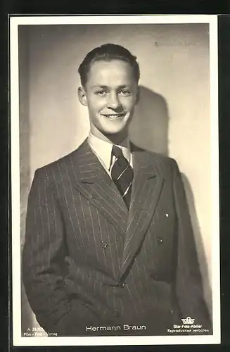 AK Schauspieler Hermann Braun mit Anzug und Krawatte