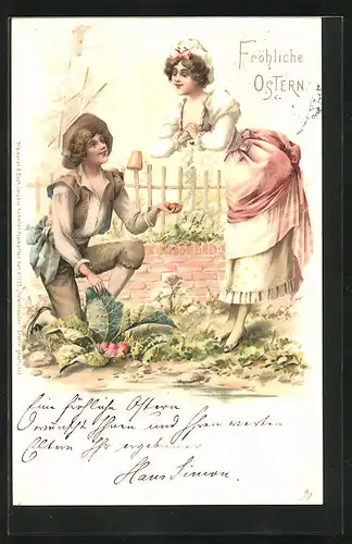 AK charmanter junger Mann sammelt für seine Liebste bunt gefärbte Eier aus einem Kohl, Fröhliche Ostern