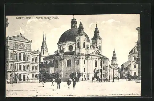 AK Kremsier, Fürstenberg-Platz mit Passanten