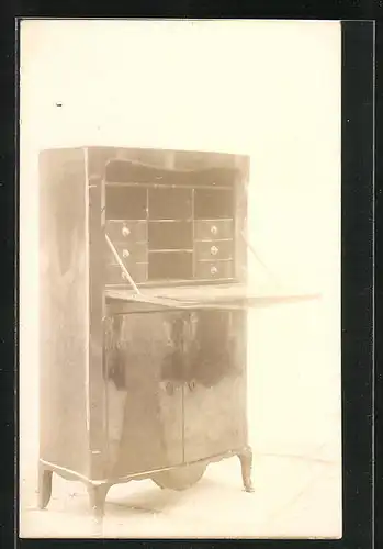 Künstler-AK Biedermeier, die Kommode mit geöffneter Klappe