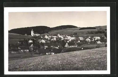 AK Giesshübel im Adlergebirge, Blick ins Tal auf den gesamten Ort zur Kirche hin