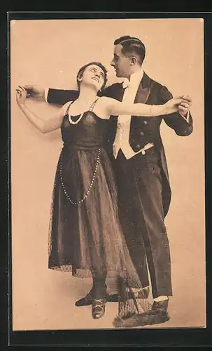 AK Liebespaar beim eleganten Tanz