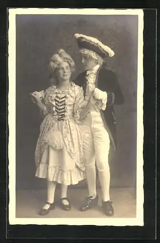 AK Fasching, Kinderpaar in barocker Kostümierung