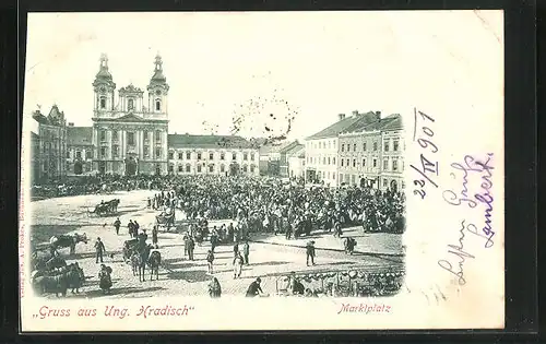 AK Ung. Hradisch, Marktplatz am Markttag