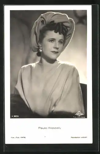 AK Schauspielerin Paula Wessely mit extravaganter Kopfbedeckung