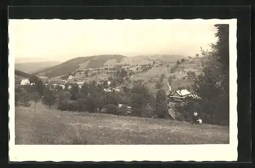 AK Zdechow na Valassku, Blick hinab ins Tal auf den kleinen Ort