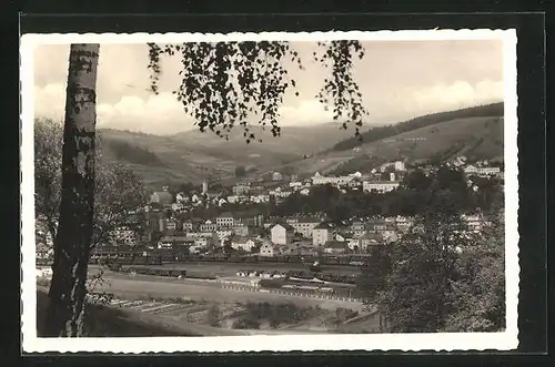AK Vsetin, Blick hinab auf den Bahnhof und die Stadt