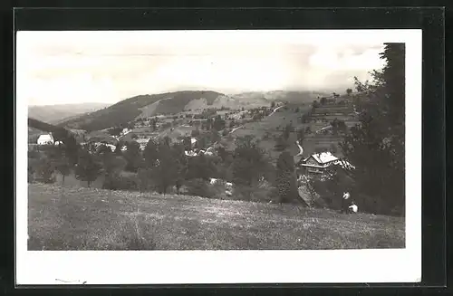 AK Zdechov u Vsetina, Ortsansicht im Tal