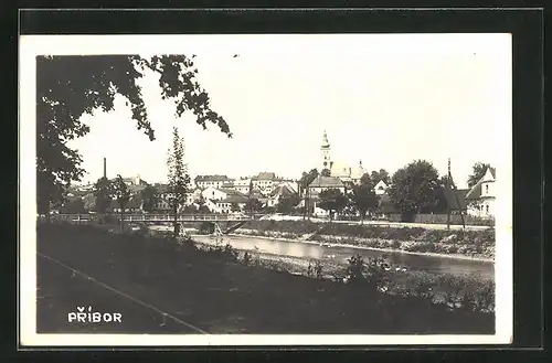 AK Pribor, Partie am Flussufer, Stadtansicht mit der Brücke