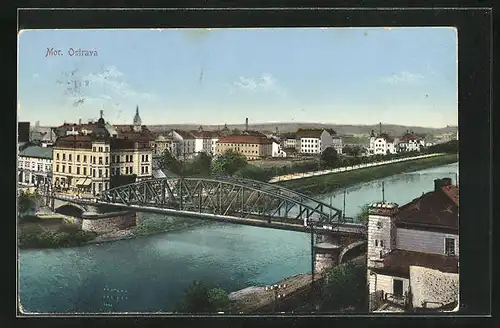 AK Mor. Ostrava, Stadtansicht mit der eisernen Brücke über den Fluss