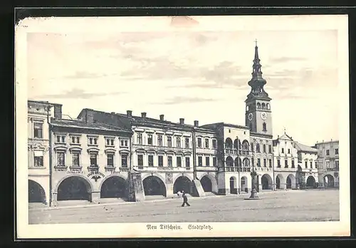 AK Neu Titschein, das Rathaus am Stadtplatz