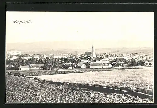 AK Wagstadt, Panoramaansicht der Stadt von den Feldern aus